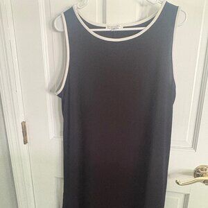 Black sleeveless dress
